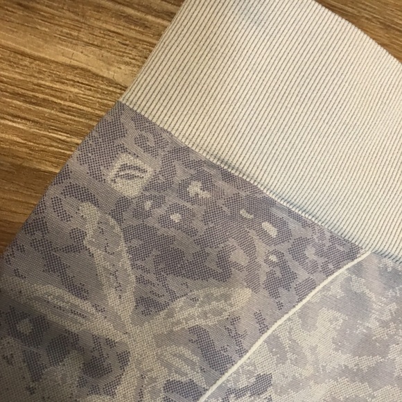 Fabletics Seamless Mid Rise Jacquard Capri - Picture 6 of 6